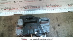 O83088 Gebruikte deurslot mechaniek 4deurs links-voor Citroen Picasso