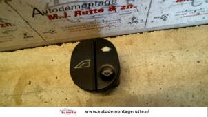 O107104 Gebruikte schakelaar elektrisch raam Ford Fiesta