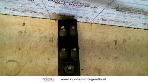 O109068 Gebruikte combischakelaar ramen Kia Carens