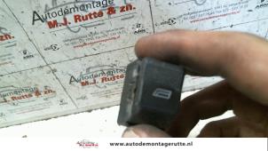 O108188 Gebruikte schakelaar elektrisch raam Seat Ibiza