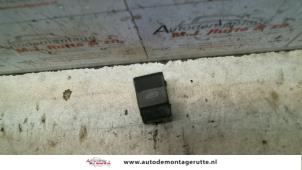 O108189 Gebruikte schakelaar elektrisch raam Seat Ibiza