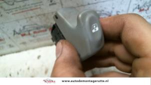 O107974 Gebruikte ruit schakelaar elektrisch Renault Twingo