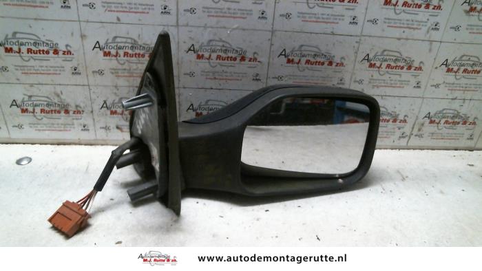 Gebruikte Buitenspiegel rechts Peugeot 106 O87611