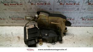 O82812 Gebruikte portierslot mechaniek 4deurs links-voor BMW 3-Serie
