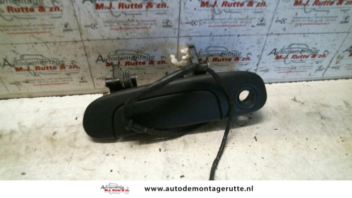 Gebruikte Deurgreep 4Deurs links-voor Mazda 323 O80160