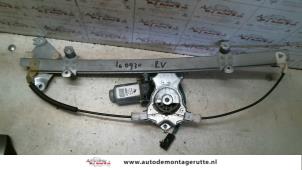 O79251 Gebruikte raammechaniek 4deurs rechts-voor Nissan Almera Tino