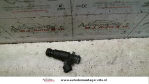 O121448 Gebruikte injector (benzine injectie) Hyundai Matrix