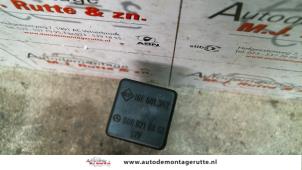 O105076 Gebruikte relais Mercedes 260SE-600SEL