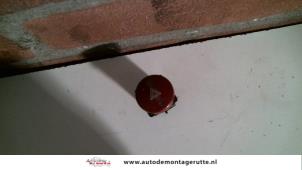 O104469 Gebruikte schakelaar paniekverlichting Peugeot Partner