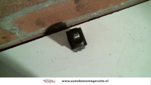 O107901 Gebruikte elektrisch raam schakelaar Peugeot Partner