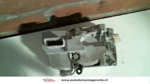 O82734 Gebruikte slotmechaniek portier 2deurs rechts Peugeot Partner