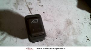 O108127 Gebruikte schakelaar elektrisch raam Volvo S40/V40