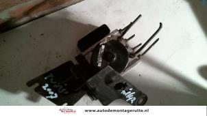 O114841 Gebruikte abs pomp Renault Twingo