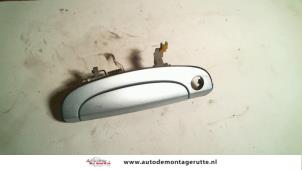 O79802 Gebruikte portiergreep 2deurs links Hyundai Getz