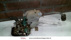 O83697 Gebruikte slotmechaniek portier 4deurs rechts-voor Kia Sorento
