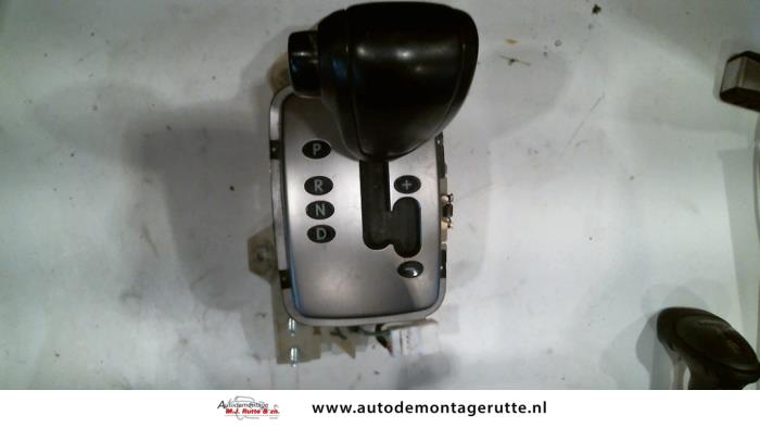 Versnellingspook van een Kia Sorento I (JC) 2.5 CRDi 16V 2006