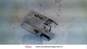 O82643 Gebruikte deurslot mechaniek 2deurs rechts Volkswagen Polo