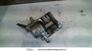 O112027 Gebruikte remklauw (tang) links-voor Renault Twingo