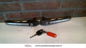 O79653 Gebruikte portiergreep 2deurs links Volkswagen Polo