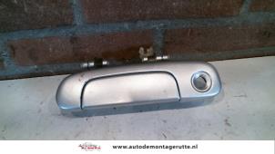 O80170 Gebruikte deurgreep 4deurs links-voor Mazda Premacy