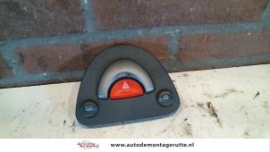 O104408 Gebruikte schakelaar paniekverlichting Smart Fortwo