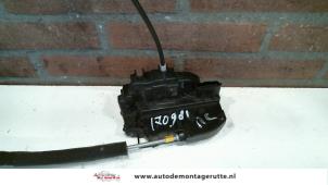 O83672 Gebruikte portierslot mechaniek 4deurs rechts-voor Nissan Micra