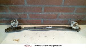 O118204 Gebruikte ruitenwis mechaniek Mazda 626