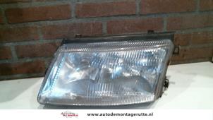 O72129 Gebruikte linker koplamp Volkswagen Passat
