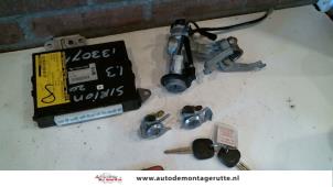 O82254 Gebruikte set cilindersloten (compleet) Daihatsu Sirion