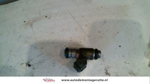 O121645 Gebruikte injector (benzine injectie) Renault Megane Scenic