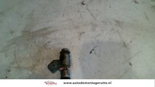 Gebruikte Injector (benzine injectie) Renault Megane Scénic (JA) 1.6 RT Prijs € 15,00 Margeregeling aangeboden door Autodemontage M.J. Rutte B.V.