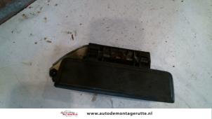 O79889 Gebruikte portiergreep 2deurs links Peugeot 205