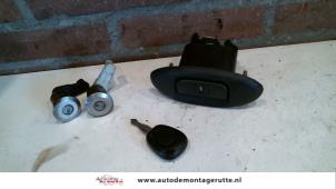 Gebruikte Cilinderslot achter Renault Megane (BA/SA) 1.4 16V Prijs op aanvraag aangeboden door Autodemontage M.J. Rutte B.V.