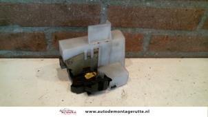 O83125 Gebruikte slotmechaniek portier 4deurs links-voor Renault Megane