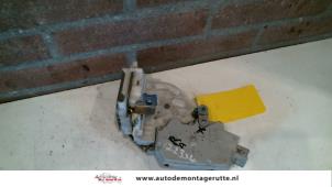 O83972 Gebruikte portierslot mechaniek 4deurs rechts-achter Nissan Primera