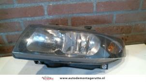 O73049 Gebruikte koplamp links Seat Toledo