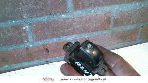 O107509 Gebruikte ruit schakelaar elektrisch Hyundai Sonata