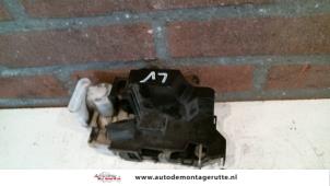 O82442 Gebruikte slotmechaniek portier 2deurs links Fiat Doblo