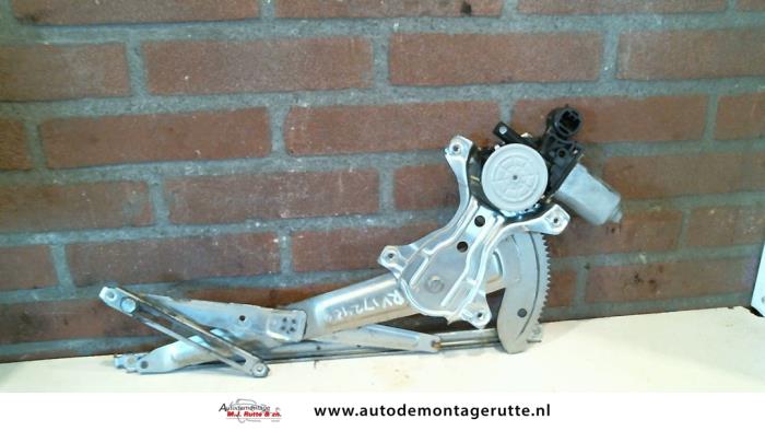 Gebruikte Raammechaniek 4Deurs rechts-voor Daihatsu Young RV O79495