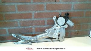 O79495 Gebruikte ruitmechaniek 4deurs rechts-voor Daihatsu Young RV