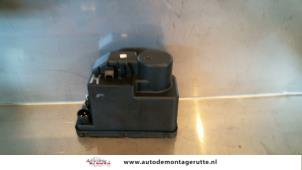 Gebruikte Vacuumpomp Elektrisch Deurvergrendeling Mercedes E (C124) 2.3 230 CE Prijs op aanvraag aangeboden door Autodemontage M.J. Rutte B.V.