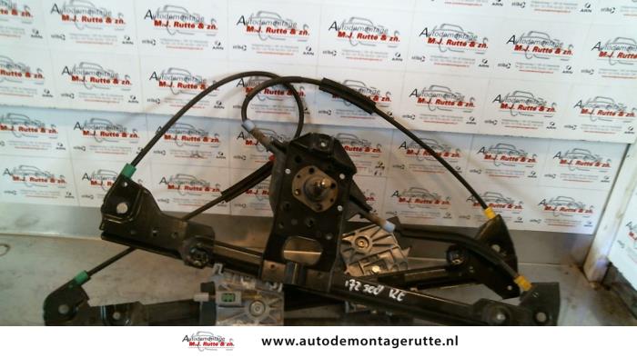 Gebruikte Ruitmechaniek 2Deurs rechts-voor Volkswagen Golf O78678