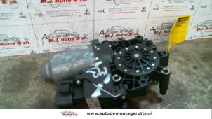 O89802 Gebruikte raammotor portier Audi A4