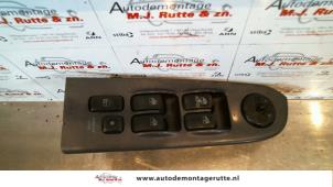 Gebruikte Schakelblok ruiten Hyundai Trajet 2.0 CRDi 16V Prijs op aanvraag aangeboden door Autodemontage M.J. Rutte B.V.