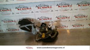 O83376 Gebruikte slotmechaniek portier 4deurs links-achter Hyundai Trajet