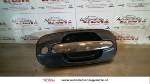 O81057 Gebruikte portiergreep 4deurs rechts-voor Hyundai Trajet