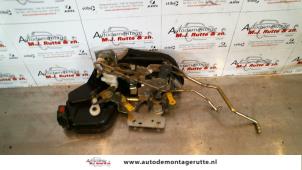 O83662 Gebruikte slotmechaniek portier 4deurs rechts-voor Hyundai Trajet