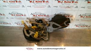 O83967 Gebruikte slotmechaniek portier 4deurs rechts-achter Hyundai Trajet