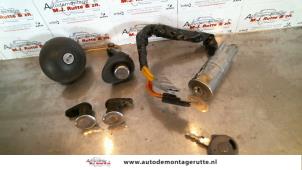 O82228 Gebruikte cilinderslotenset (compleet) Renault Twingo