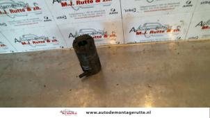 O115290 Gebruikte ruitensproeierpomp voor Mazda 6.